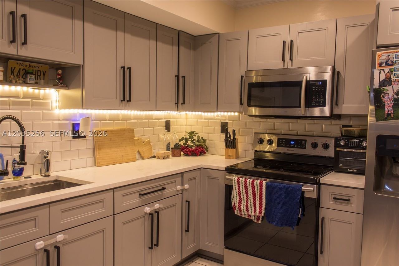 7645 Nw 38th Ct - Photo 7 of 28