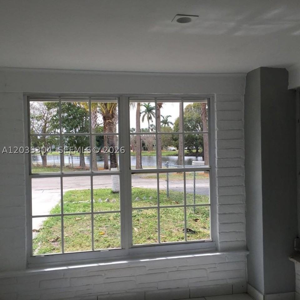 1435 Ne 173rd St - Photo 3 of 16