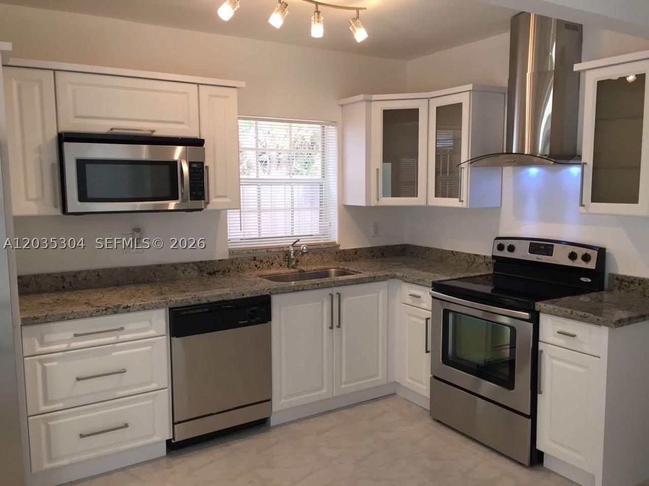 1435 Ne 173rd St - Photo 5 of 16