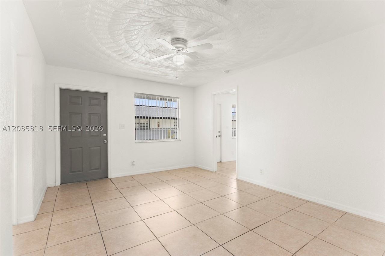 4120 Sw 19th St #2 - Photo 4 of 27