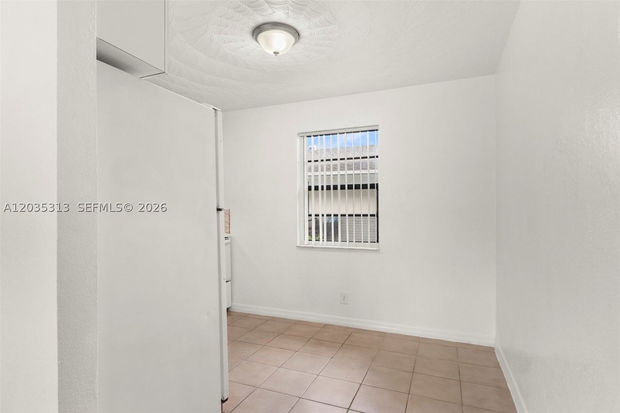 4120 Sw 19th St #2 - Photo 5 of 27