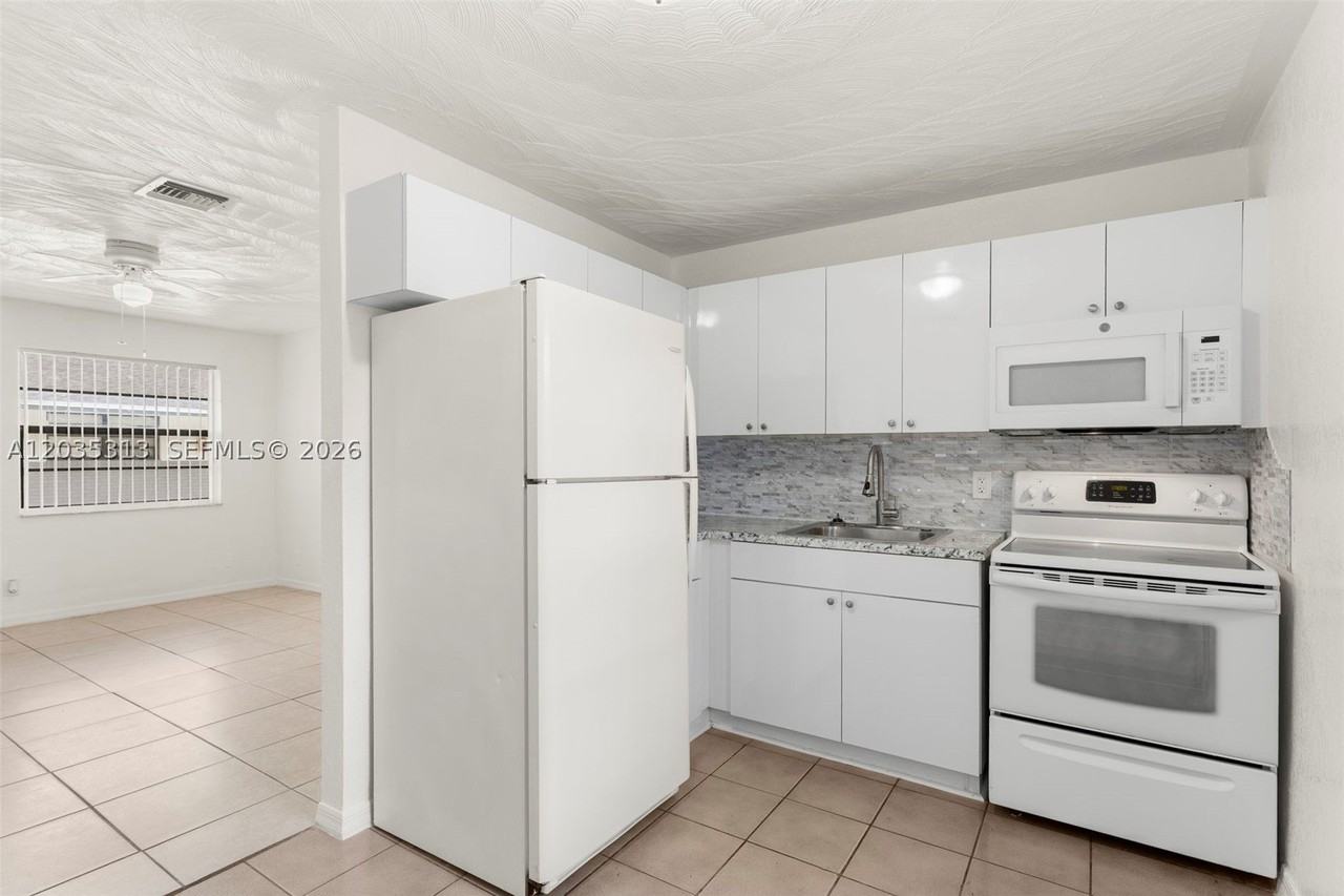 4120 Sw 19th St #2 - Photo 7 of 27