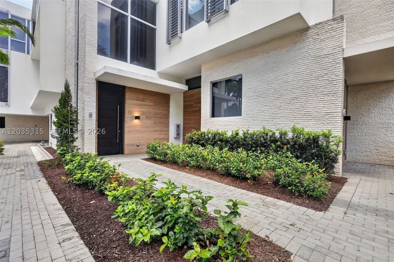 3750 Yacht Club Dr #TH5 - Photo 3 of 50
