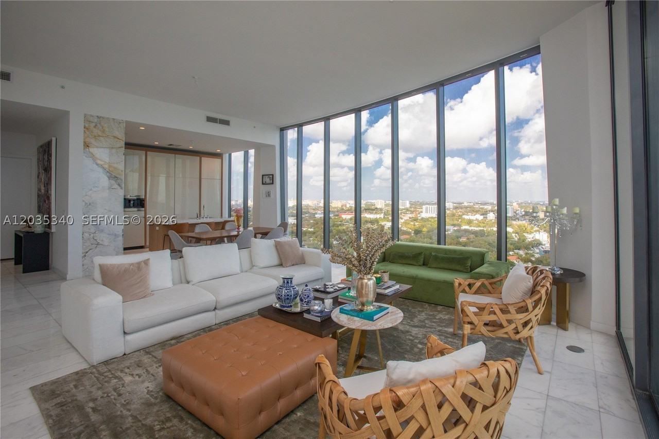 2821 S Bayshore Dr #20D - Photo 4 of 29