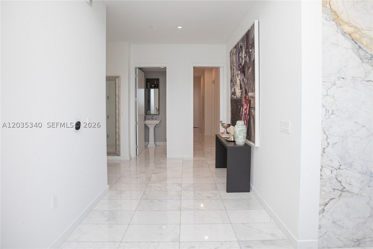 2821 S Bayshore Dr #20D - Photo 5 of 29