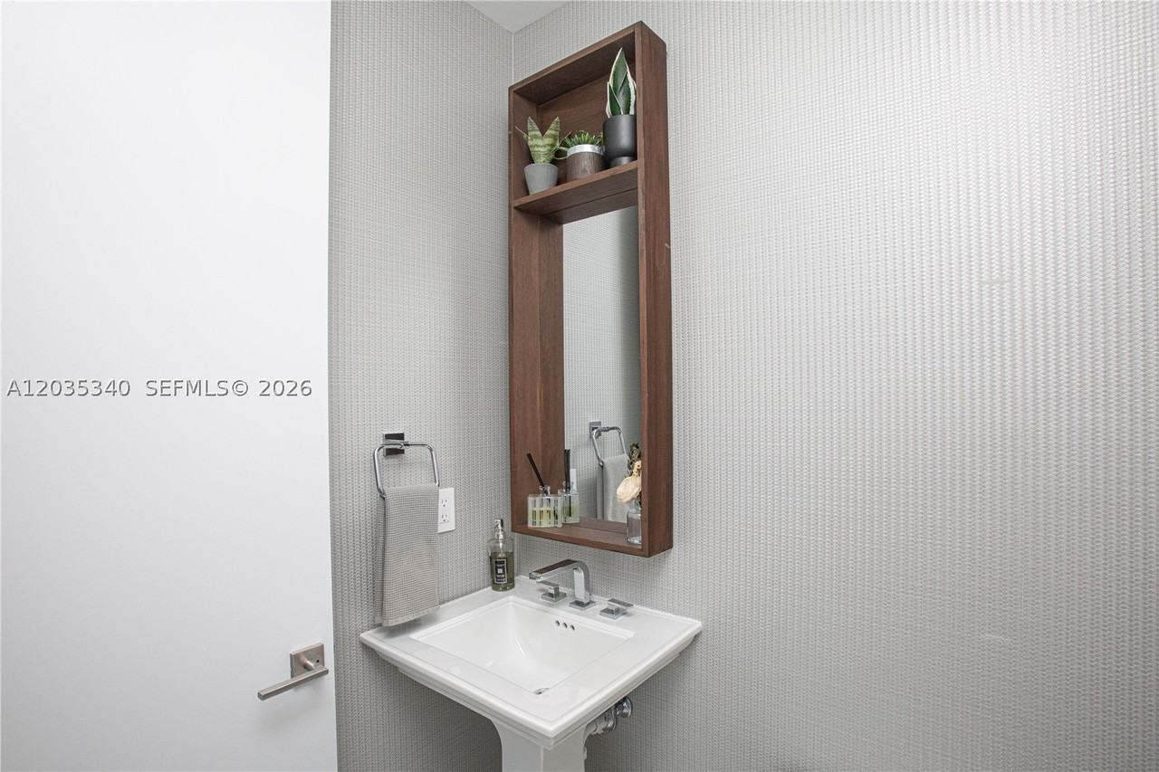 2821 S Bayshore Dr #20D - Photo 6 of 29