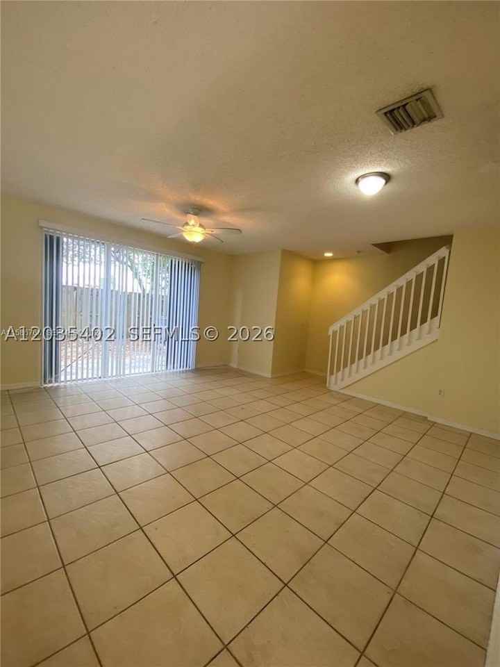 959 Ne 42nd Pl #959 - Photo 2 of 10