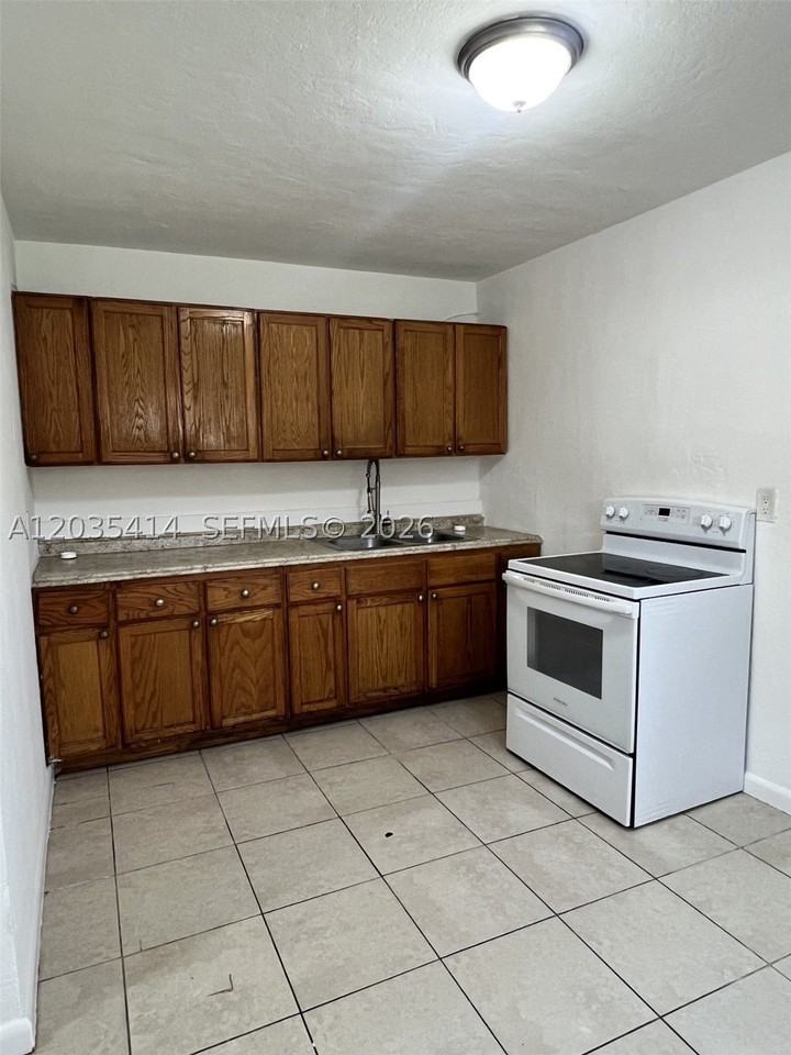 1754 Nw 45th St #1754 - Photo 2 of 11