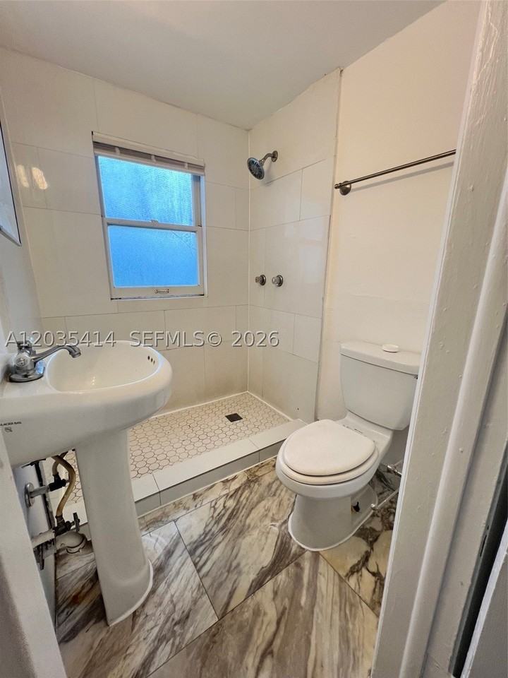 1754 Nw 45th St #1754 - Photo 5 of 11