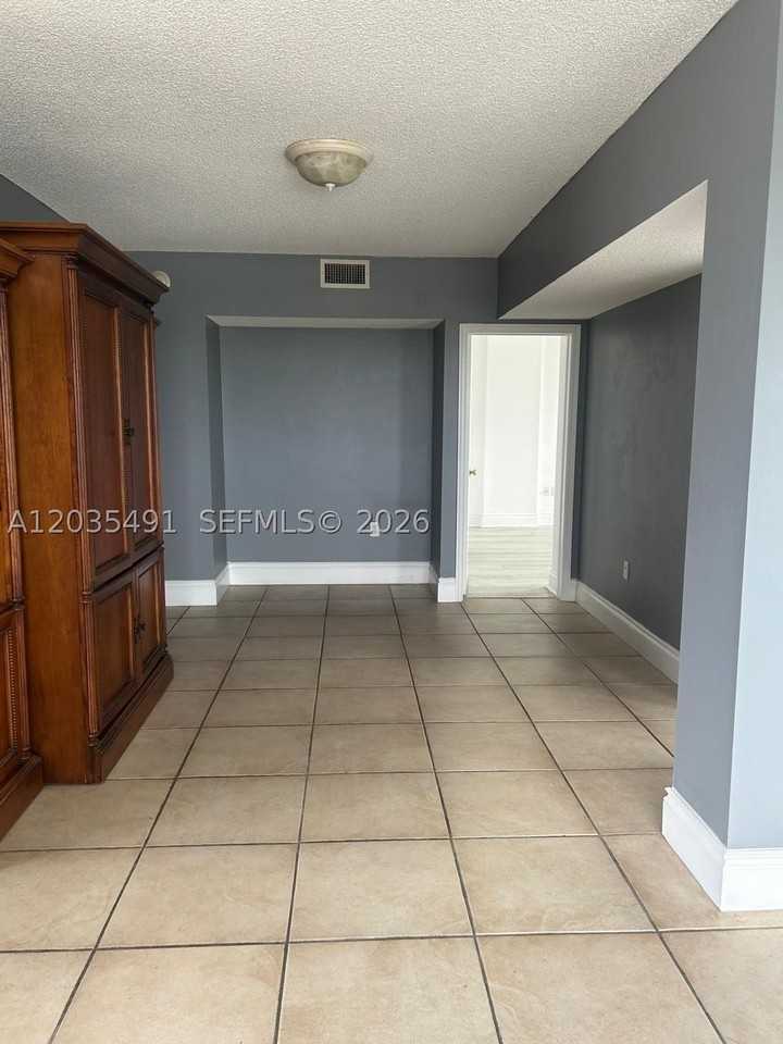 11111 Biscayne Blvd #11 - Photo 5 of 18
