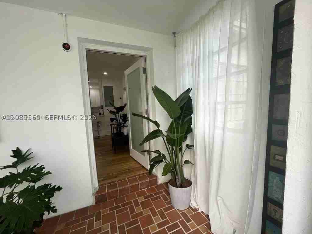 1091 Nw 59th St - Photo 4 of 8