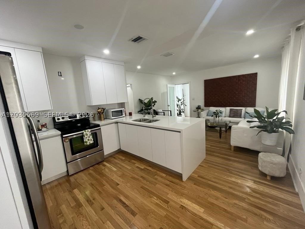 1091 Nw 59th St - Photo 6 of 8