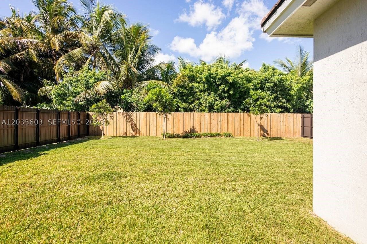 19452 Sw 124th Ct #0 - Photo 3 of 32