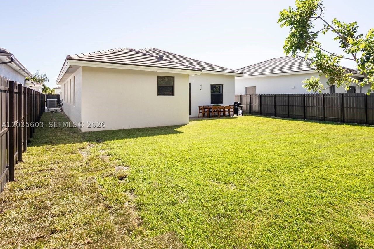 19452 Sw 124th Ct #0 - Photo 4 of 32