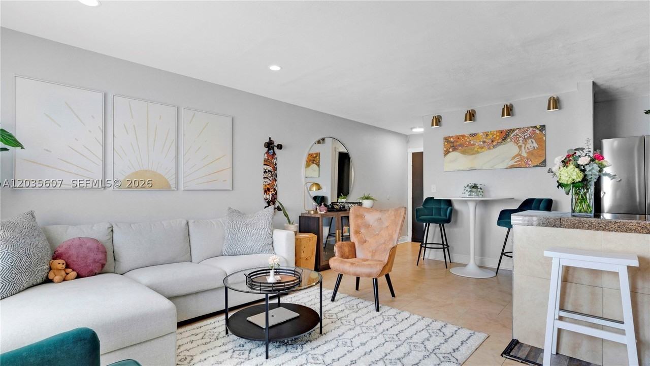 7925 Carlyle Ave #403 - Photo 4 of 27