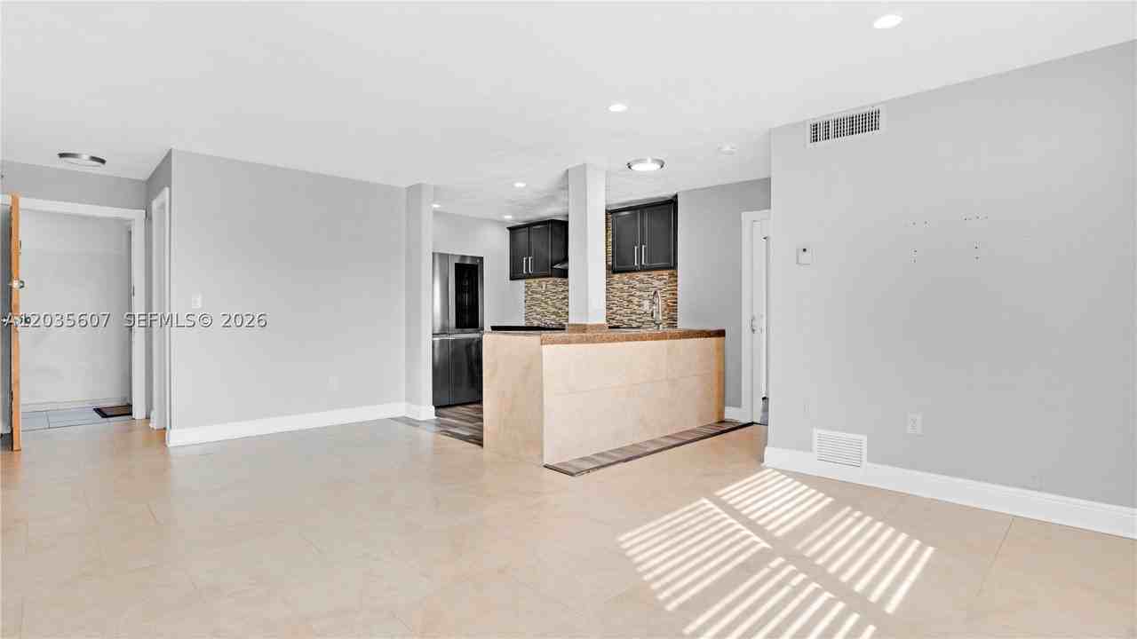 7925 Carlyle Ave #403 - Photo 5 of 27
