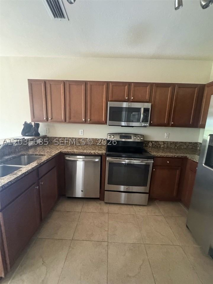 8900 Nw 97th Ave #212 - Photo 3 of 27