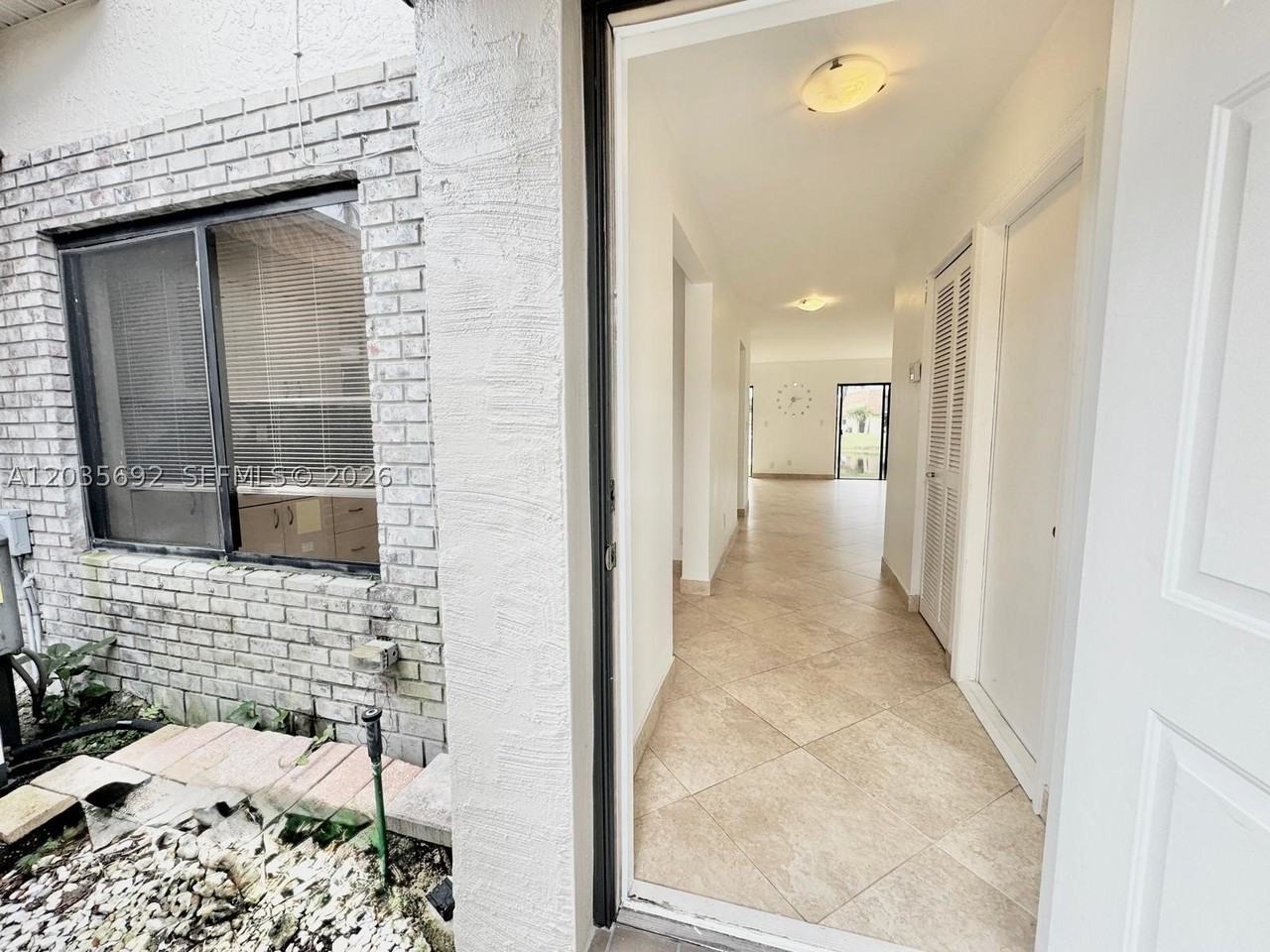 1415 Sw 110th Way #1415 - Photo 4 of 33