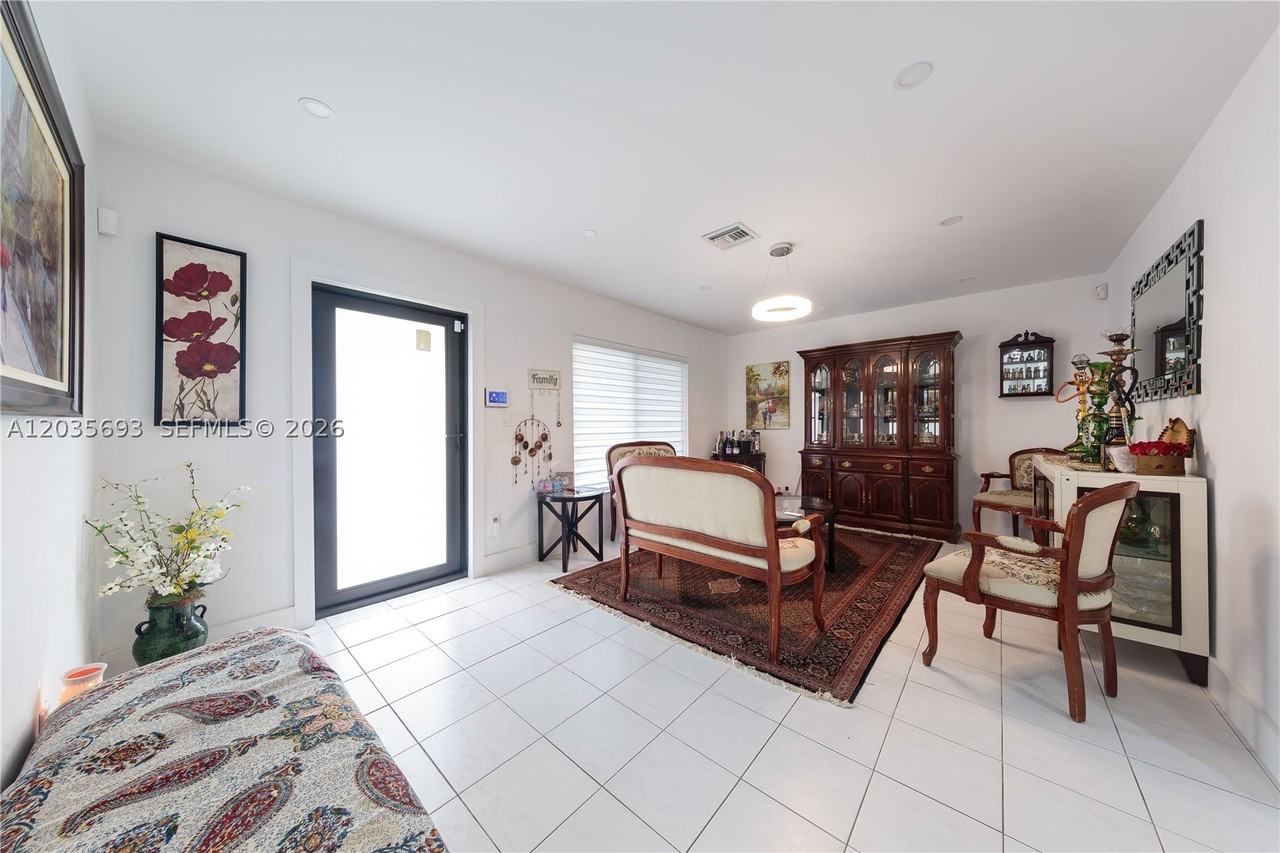19311 Sterling Dr - Photo 5 of 38