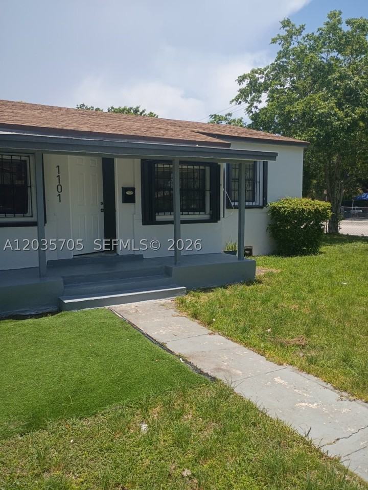 1101 Nw 55th Ter - Photo 3 of 30