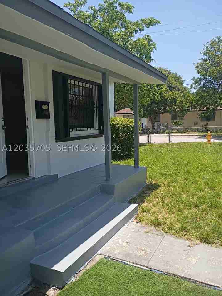 1101 Nw 55th Ter - Photo 4 of 30