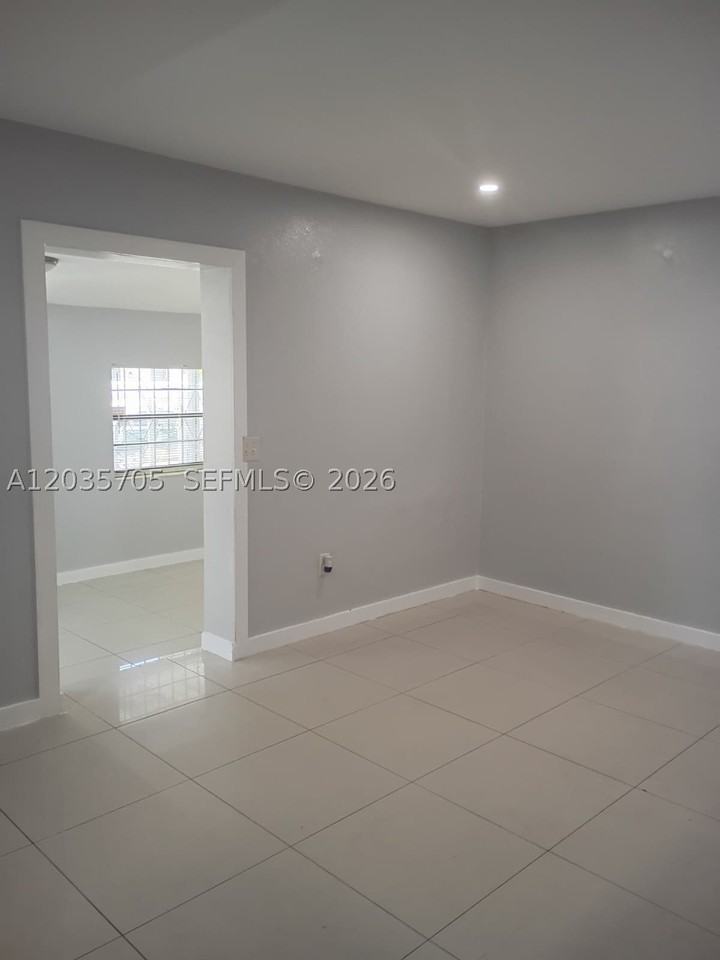 1101 Nw 55th Ter - Photo 7 of 30