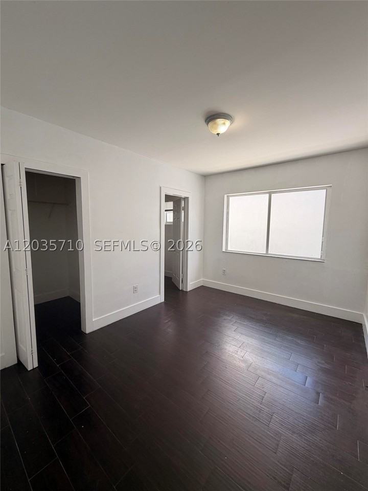 1040 Nw 3rd Ave #5 - Photo 4 of 9