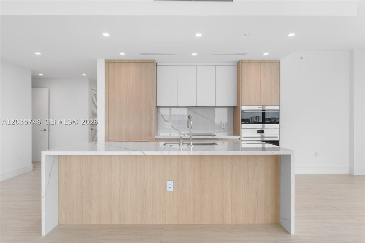 Laguna Cir #705 - Photo 6 of 40