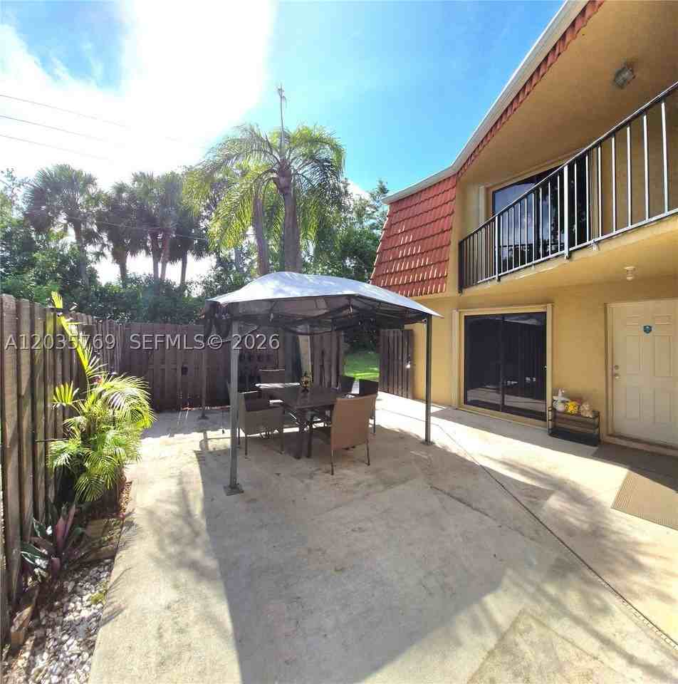 23106 Oxford Pl #D - Photo 3 of 36