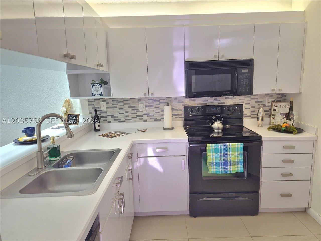 23106 Oxford Pl #D - Photo 7 of 36