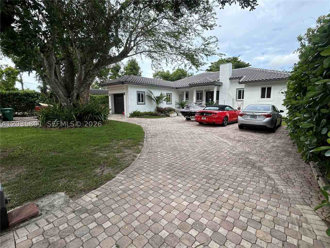 12885 Sw 77th Ave - Photo 3 of 20