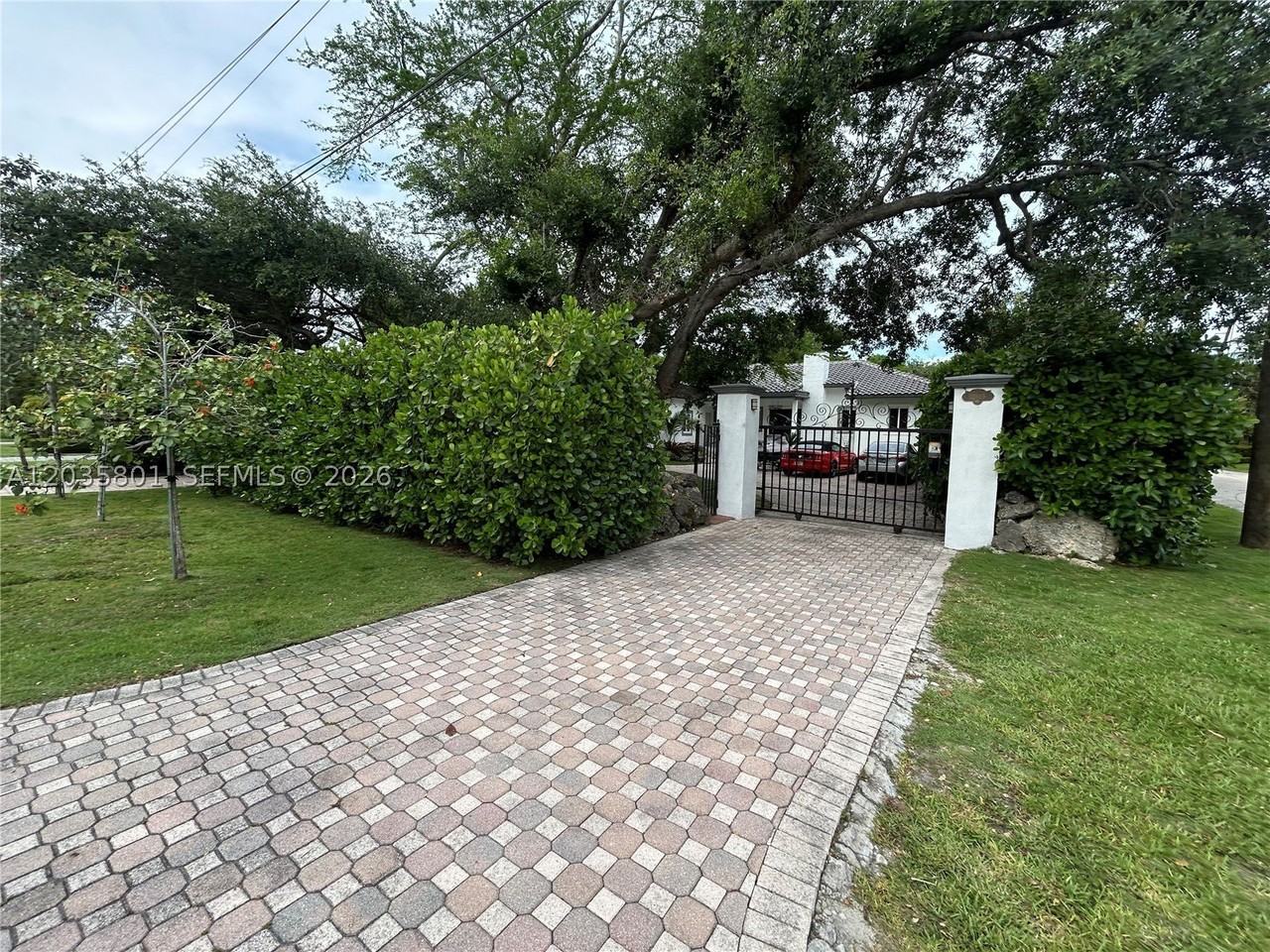 12885 Sw 77th Ave - Photo 4 of 20