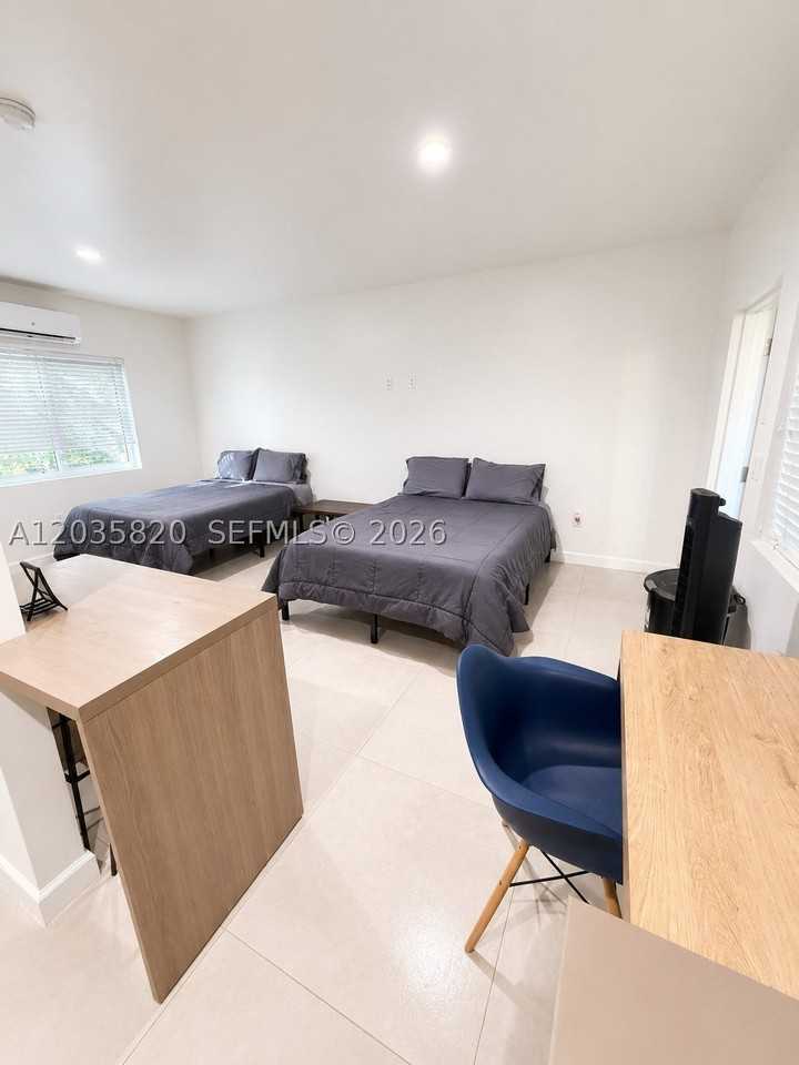 245 Ne 33rd St #104 - Photo 4 of 18