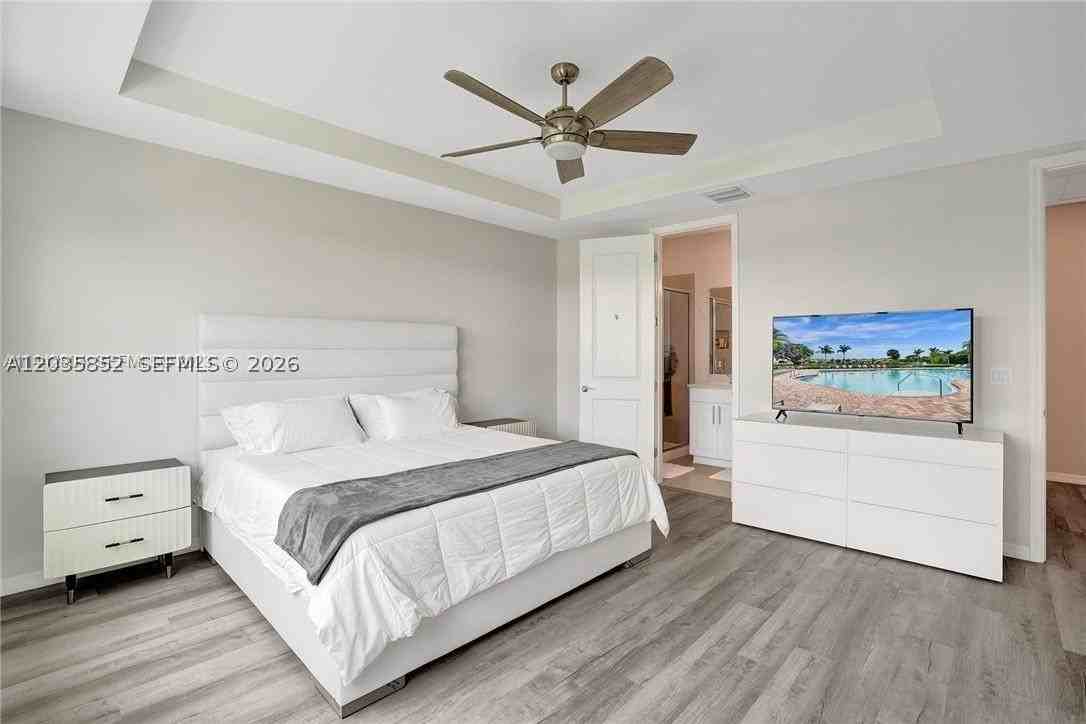 5140 Eucalyptus Dr #5 - Photo 5 of 33