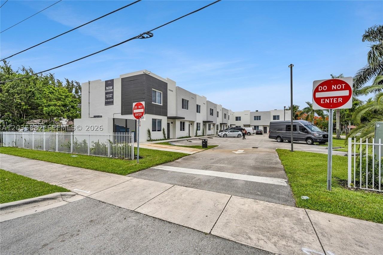 171 Nw 158th St #1 - Photo 4 of 50