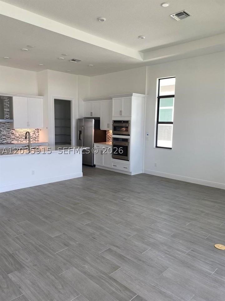 9488 Sw Pepoli Way #9488 - Photo 5 of 17