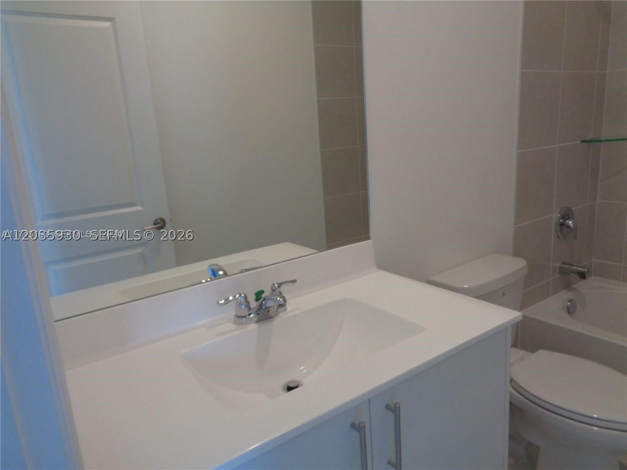 2514 Se 29th St #2514 - Photo 4 of 30