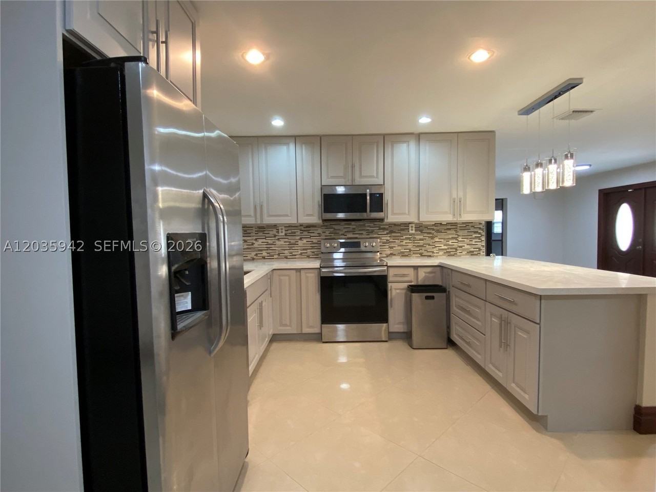490 Bonaventure Blvd - Photo 3 of 25