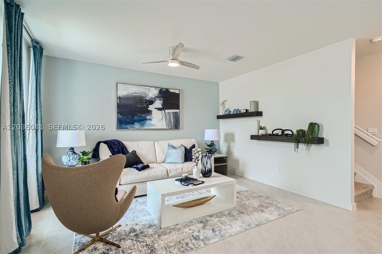 1366 Ne 4th Ave - Photo 3 of 14