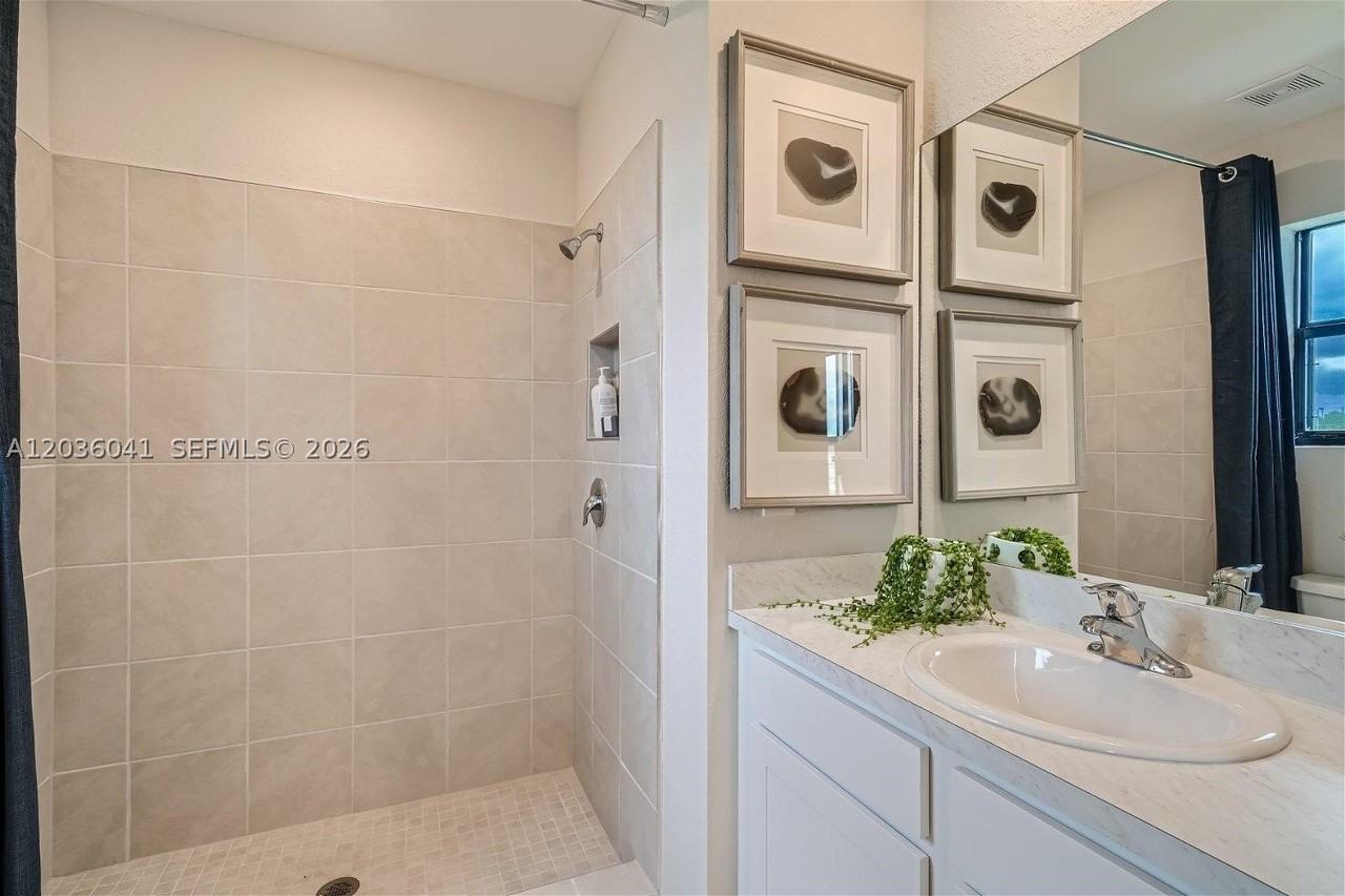 1366 Ne 4th Ave - Photo 7 of 14