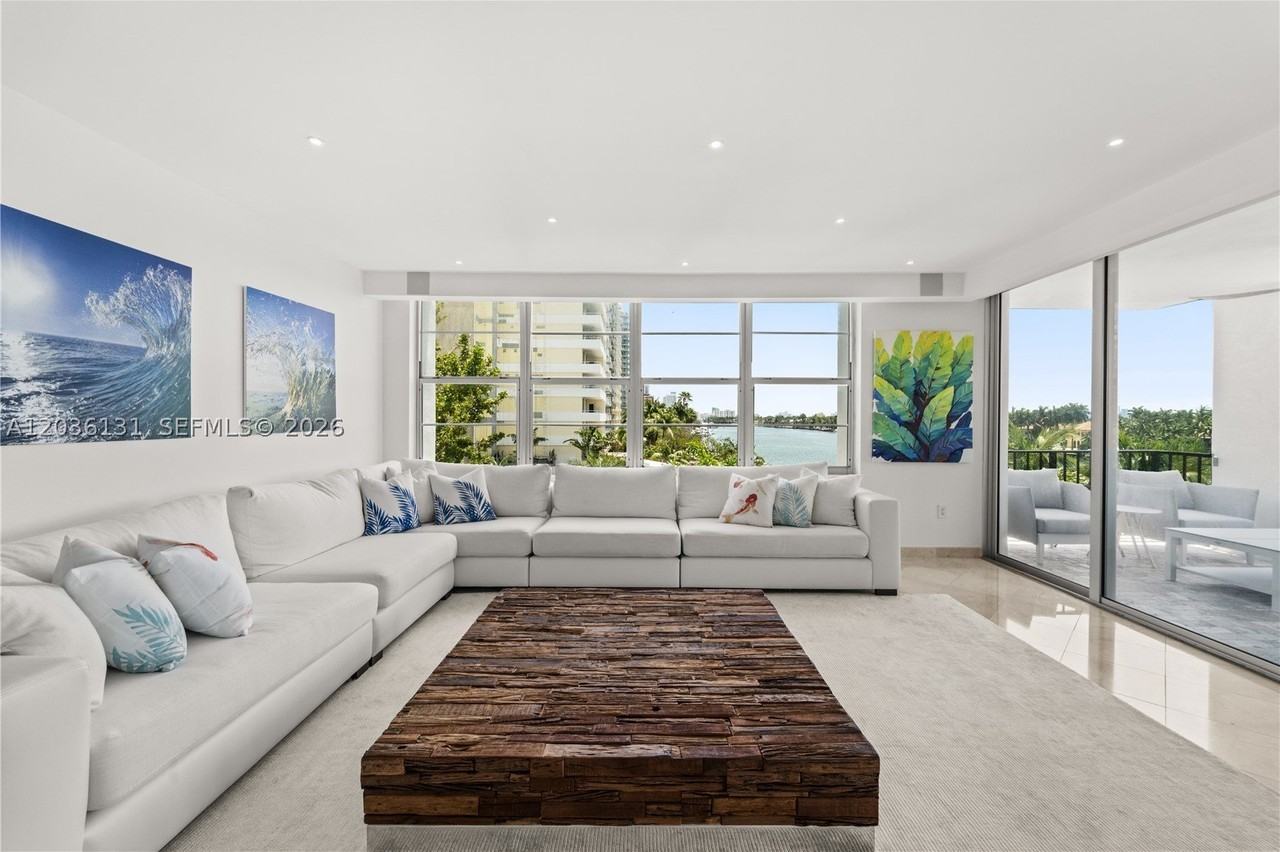 5640 Collins Ave #4D - Photo 4 of 25