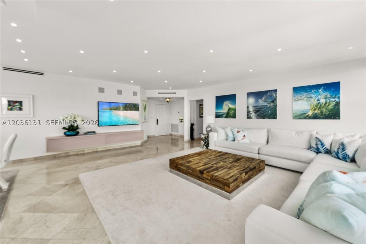 5640 Collins Ave #4D - Photo 5 of 25