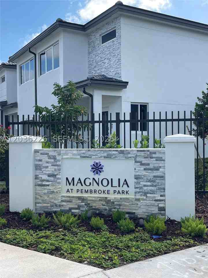 3770 Sw 50th Ave #3770 - Photo 2 of 30