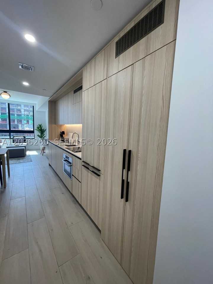 225 N Miami Ave #805