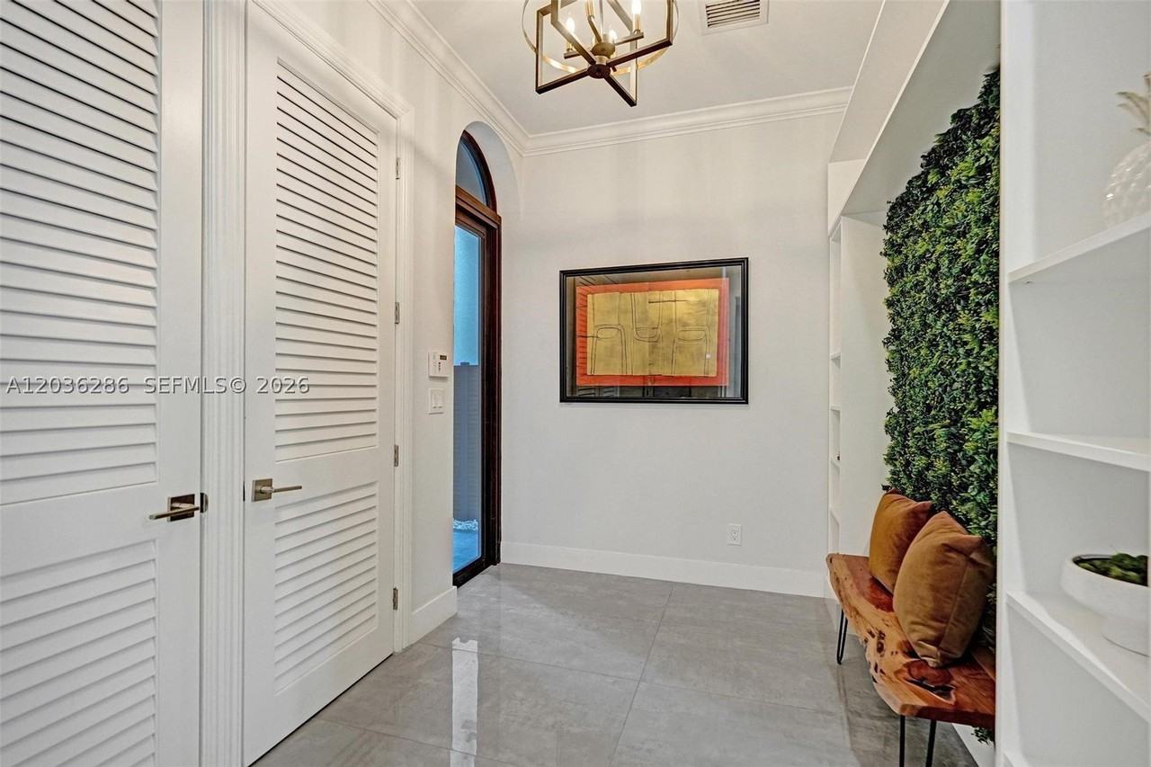 453 Sw 5th Ave - Photo 7 of 50
