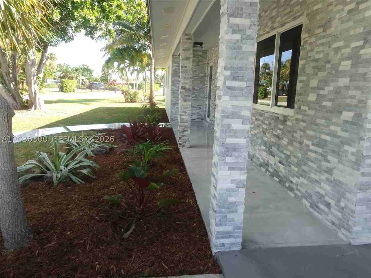 1565 Thumb Point Dr - Photo 5 of 50