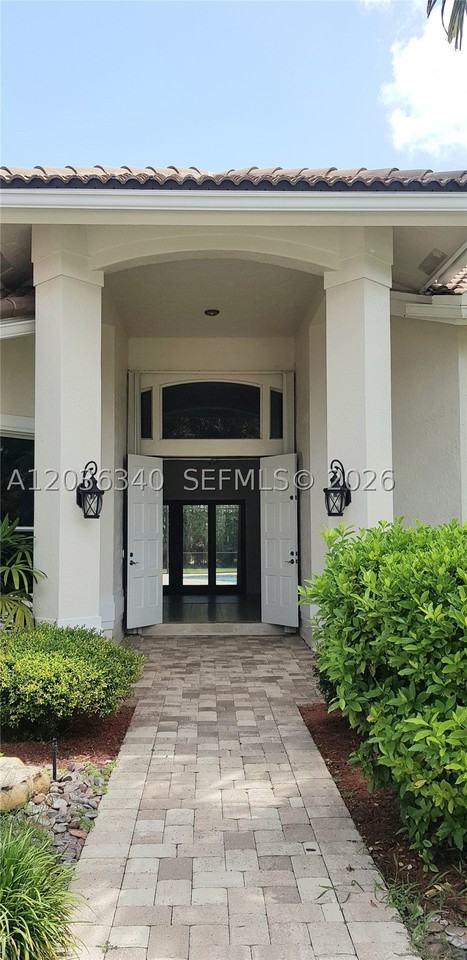 405 Sabal Way - Photo 3 of 22