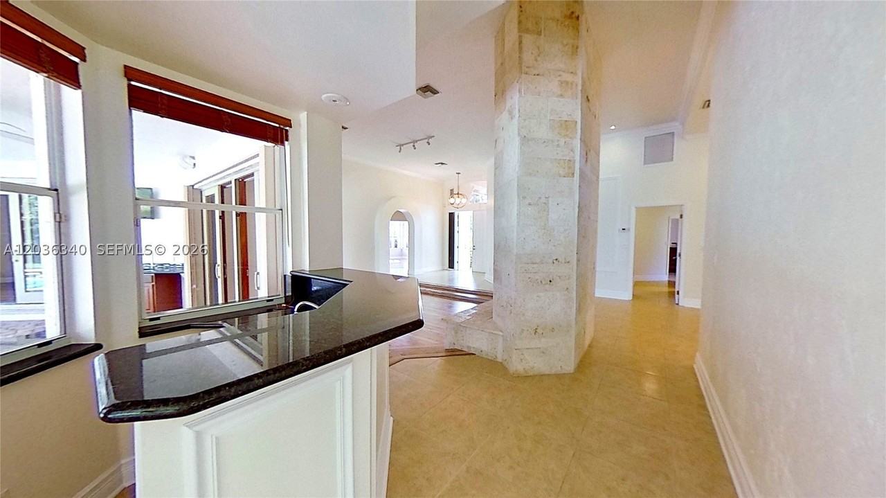 405 Sabal Way - Photo 6 of 22