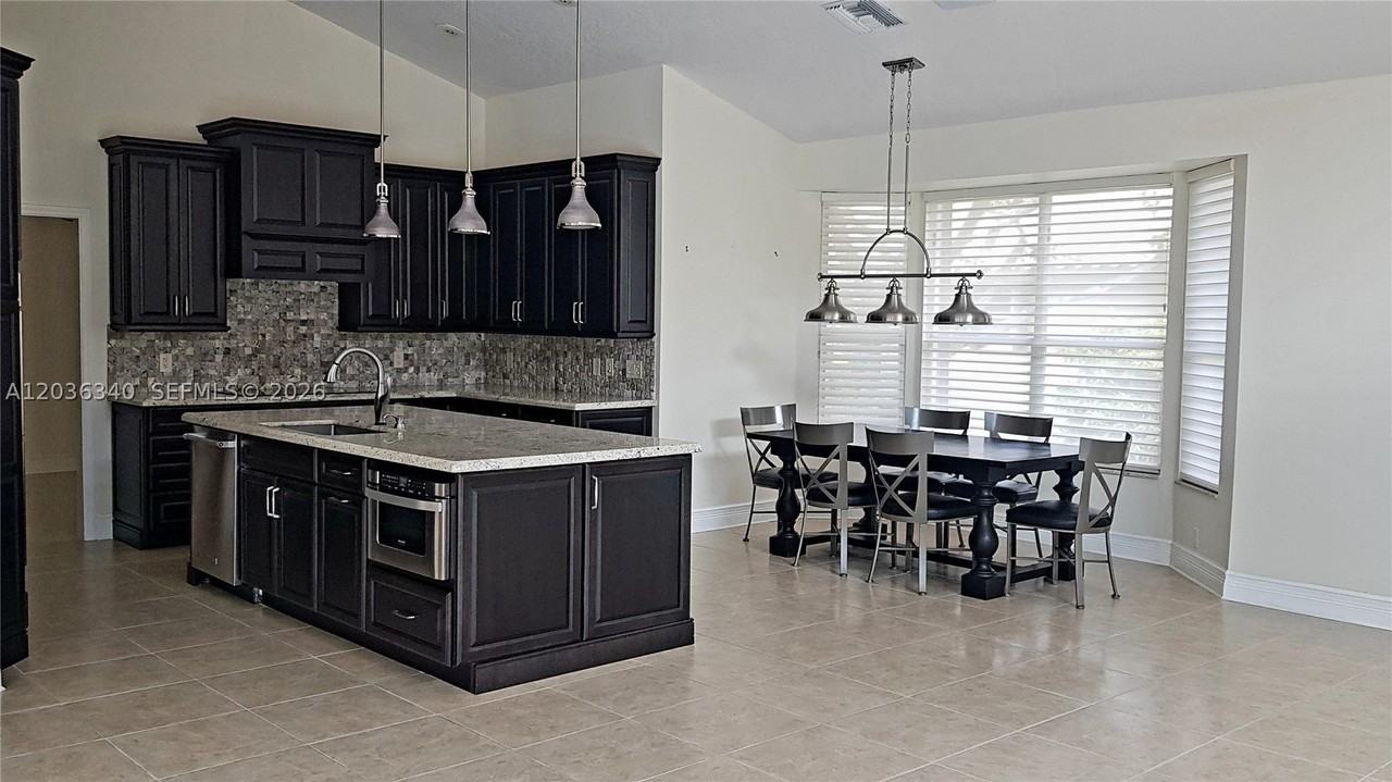 405 Sabal Way - Photo 7 of 22