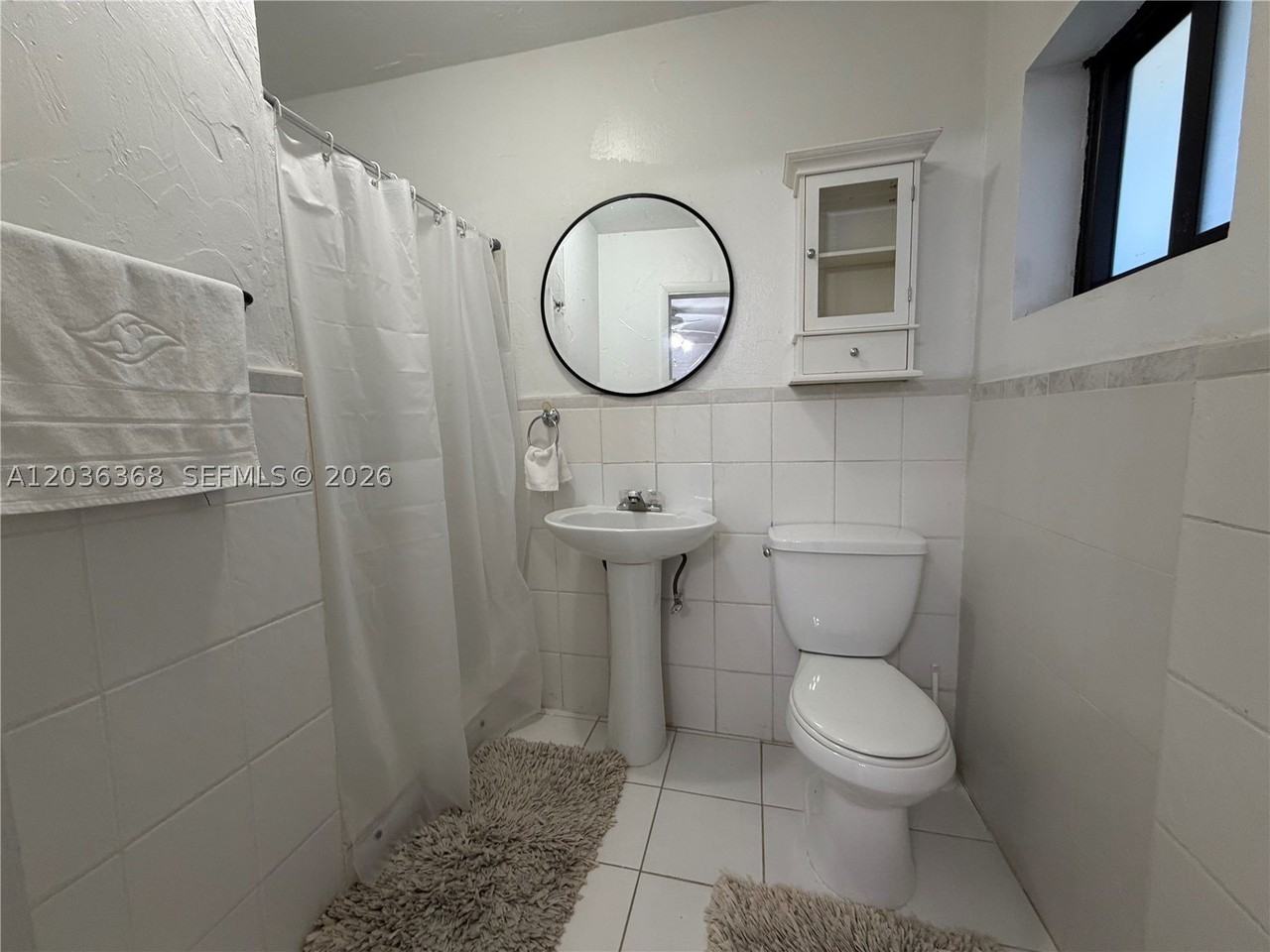 1061 Ne 137th St #1 - Photo 3 of 7